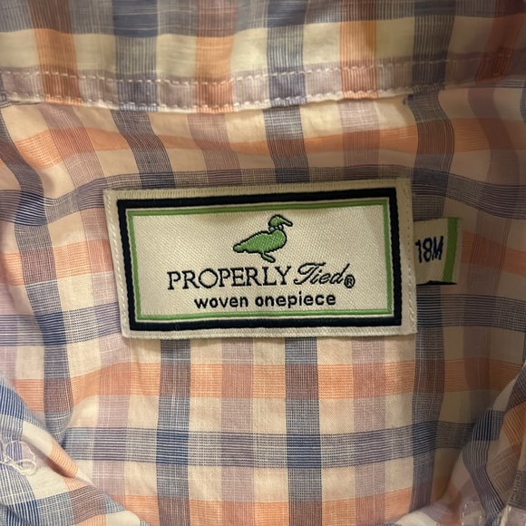 Properly tied baby boy romper - Picture 4 of 4